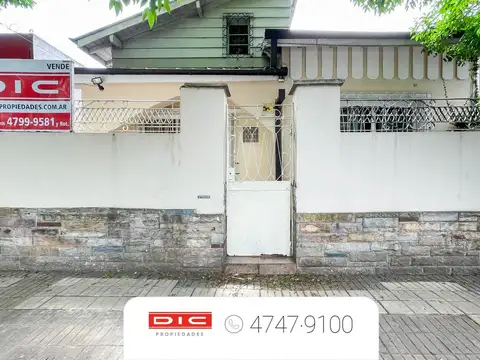 Vta c/renta mensual.  M/b chalet 3 amb con dependen. Lav. Patio. Prox Av Rolon.