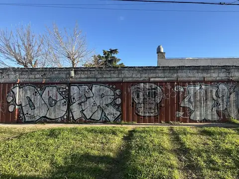 Venta.  13 coheras. calle 3 y 422 . Villa Elisa