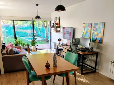 Casa en Alquiler con 2 cocheras