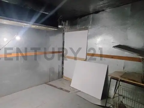 Local en venta con panadería, fondo de comercio y departamentos en Florencio Varela