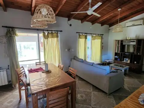 Casa 4 ambientes con 3 baños