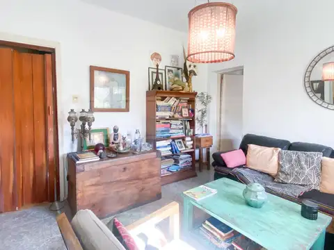 Intendente becco  al 200, entre alsina y laprida