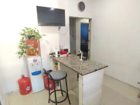 Casa 6 ambientes con 2 baños