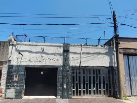 Oportunidad en Arroyito casa 2 dormi + servicio