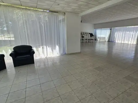 ALQUILER DE GRAN SALON COMERCIAL EN SAUCE VIEJO