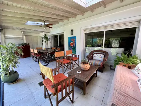 Casa 5 ambientes con 3 baños