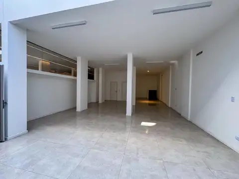 Espectacular local comercial a una cuadra de Bv. Oroño
