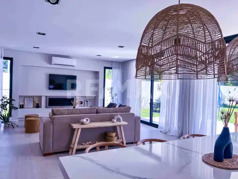 VENTA CASA C/PILETA B° PARQUE DE TALERO NQN