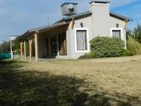 VENTA CASA QUINTA C/PILETA - 1 DORM. - LAS PAREDES