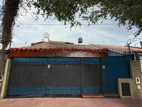 Casa 5 ambientes con 1 baño