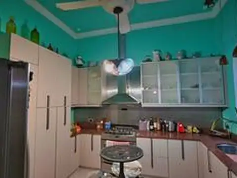 Casa 7 ambientes con 5 baños