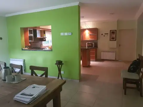 Casa 9 ambientes con 3 baños