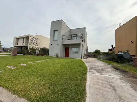 Casa en Alquiler temporario en Santa Elena, Pilar del Este - 3 Ambientes