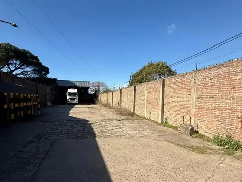 RAFAEL CALZADA: PREDIO SOBRE TRES LOTES UNIFICADOS 1800 M2. APTO TODO DESTINO CONSULTE 