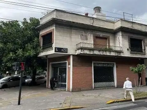 Local en lote propio en Agronomia