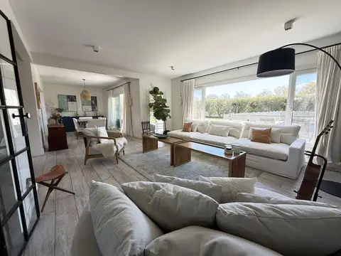 Casa 5 ambientes con 2 baños