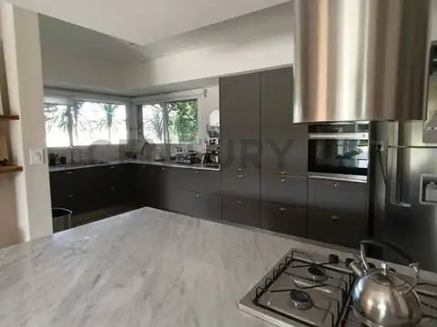 Venta Casa 7 ambientes, Piscina Climatizada, Gimnasio y Parque Arbolado Colón, Entre Ríos. Financiac