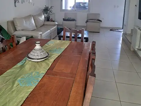 Depto Tipo Casa 4 ambientes con 2 baños