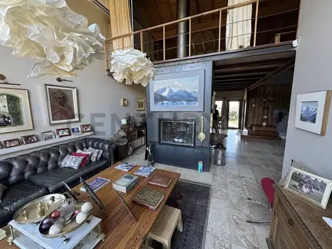 Casa en Venta con 2 cocheras
