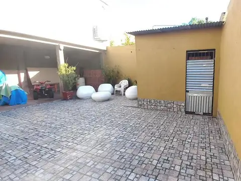 Casa en Venta con 6 cocheras