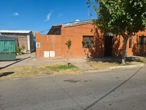 Casa con dos departamentos. rawson