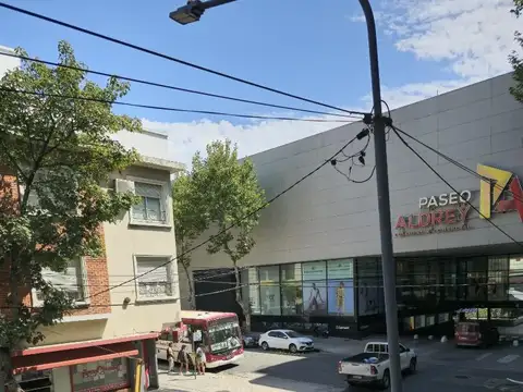 ALQUILER MONOAMBIENTE A LA CALLE. ZONA GUEMES O ALDREY