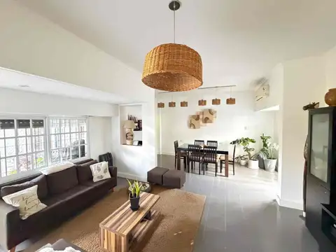 VENTA CASA 5 AMB EN UNA PLANTA Y JARDIN EN BERNAL