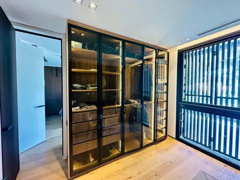 Casa en Alquiler con 2 cocheras
