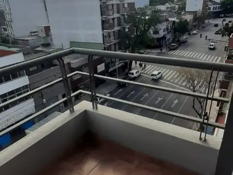 MONOAMBIENTE CON BALCÓN AL FRENTE