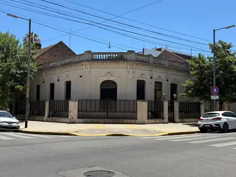 Casa en alquiler - 2 Dormitorios 2 Baños - Villa Devoto