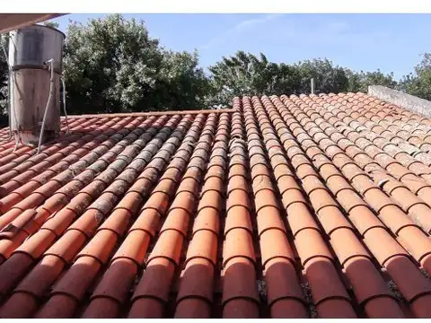 Casa 9 ambientes con 2 baños