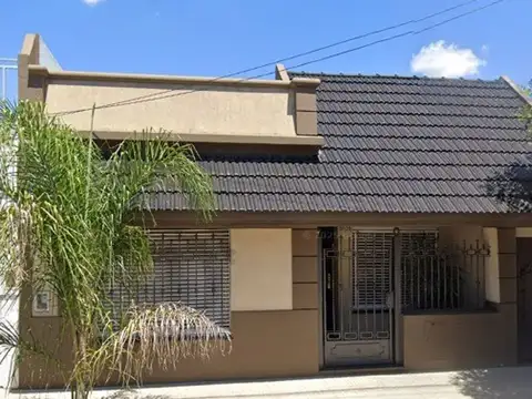 VENTA CASA 4 AMBIENTES CON DOS DEPTOSTABLADA