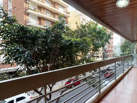 Cullen 4955  (V. Urquiza) Semipiso 3 ambientes. 2 baños. Balcón terraza. Cochera cubierta.