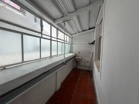 RECIEN PINTADO AV SCALABRINI Y AV CORDOBA CON PATIO