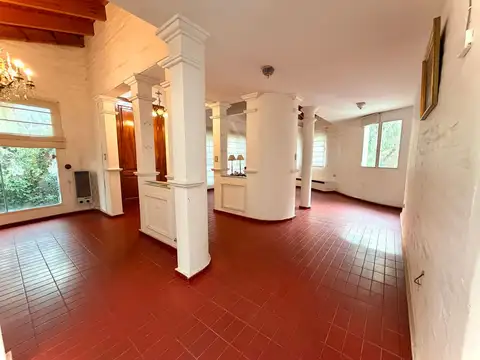 Casa en Alquiler con 1 cochera
