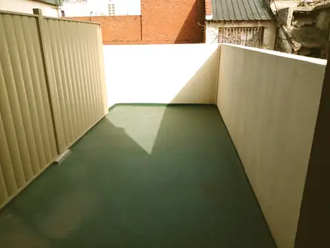 Departamento monoambiente con patio. Av. Roca 1527, entrepiso E, Avellaneda