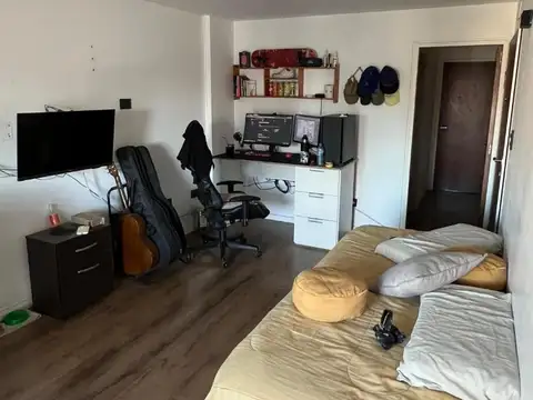 RECICLICADO VENDO DEPTO DE 2 DORM SOBRE VELEZ SARSFIELD 156