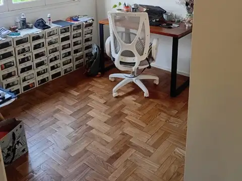 Dúplex 5 ambientes cerca estación con patio y cochera