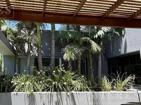 Casa 7 ambientes con 3 baños