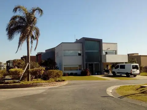 Soler N°495 e/ Pino y Serrano