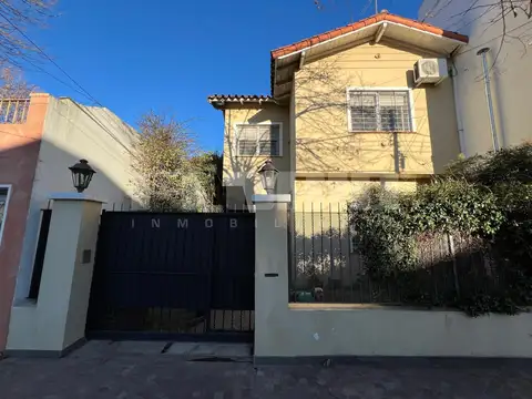 Casa 4 ambientes con quincho en Olivos