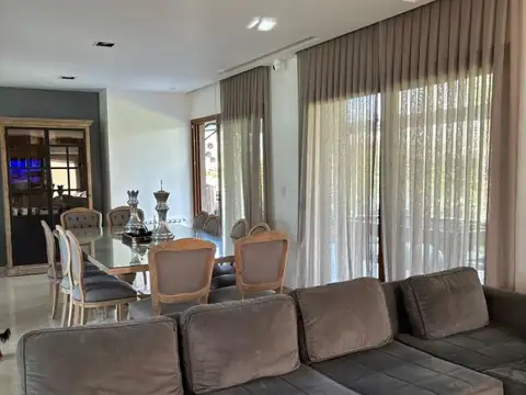 Casa en Venta con 7 cocheras