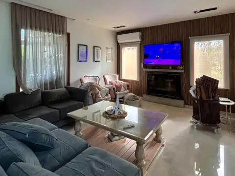 Hermosa casa en Fincas de Hudson