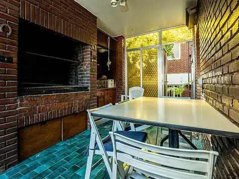 Casa en Venta con 3 cocheras