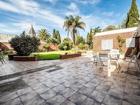 Casa 9 ambientes con 5 baños