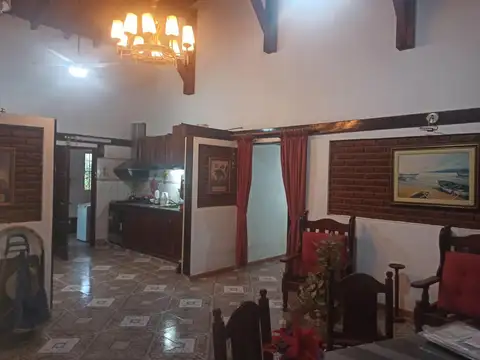 Vendo Amplia Chalet BºLos Pinos con piscina y quincho