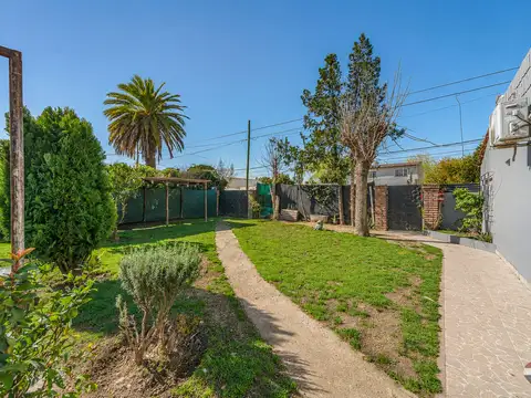 CASA EN VENTA 3 AMBIENTES EN INGENIERO MASCHWITZ