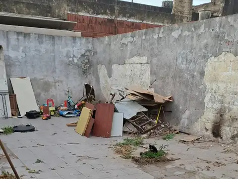 CASA INTERNA EN VENTA  A REFACCIONAR  - ECHESORTU