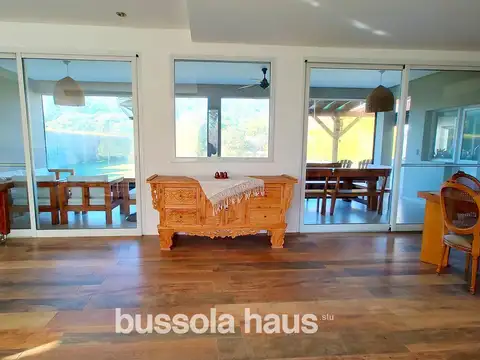 Casa en Venta con 3 cocheras