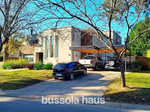 Casa en venta 7 ambientes al lago pileta barrio  El Encuentro Tigre oportunidad